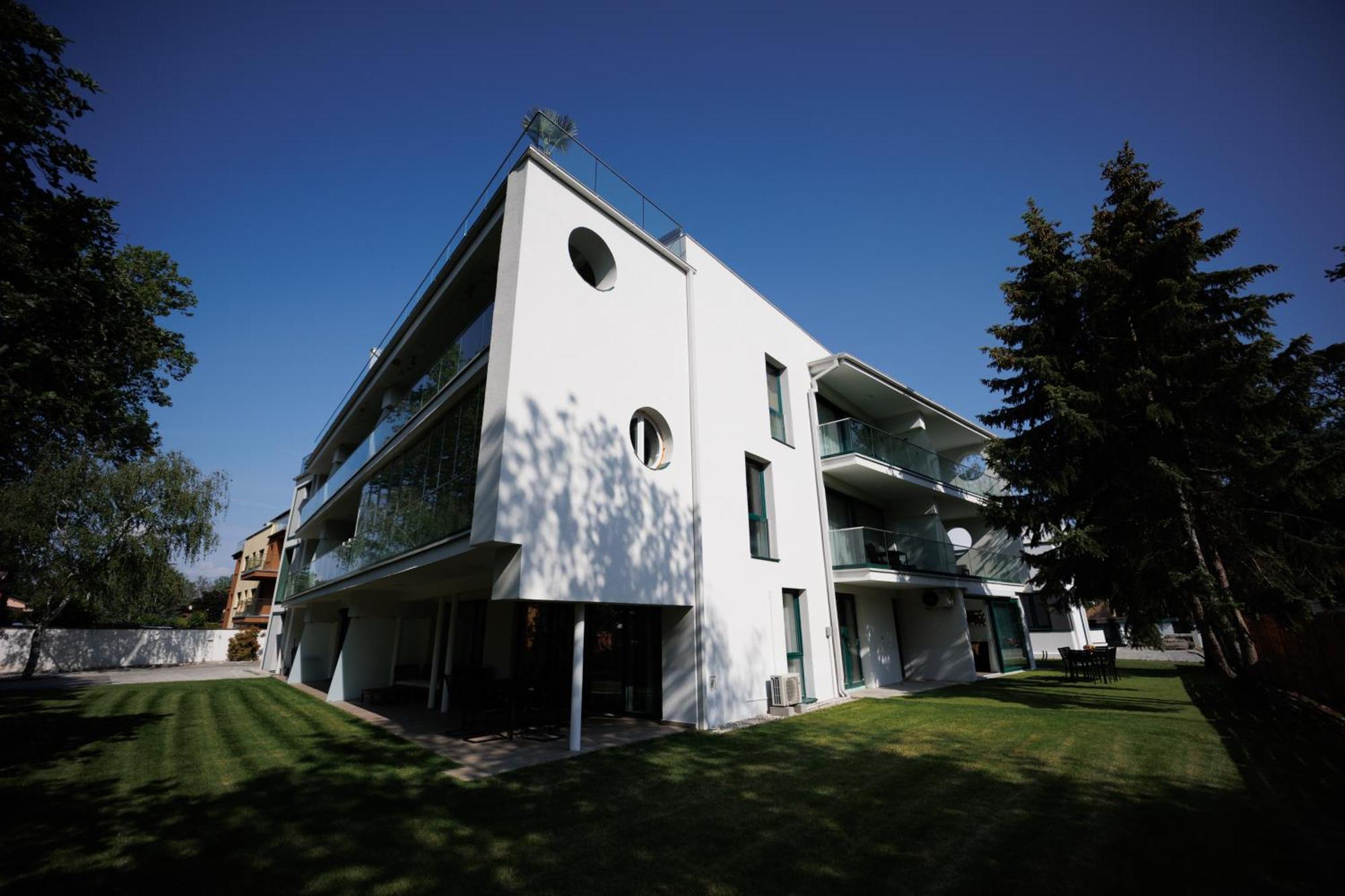Villa Bauhaus Labi Garden Wellness Apartman Siofok Bagian luar foto