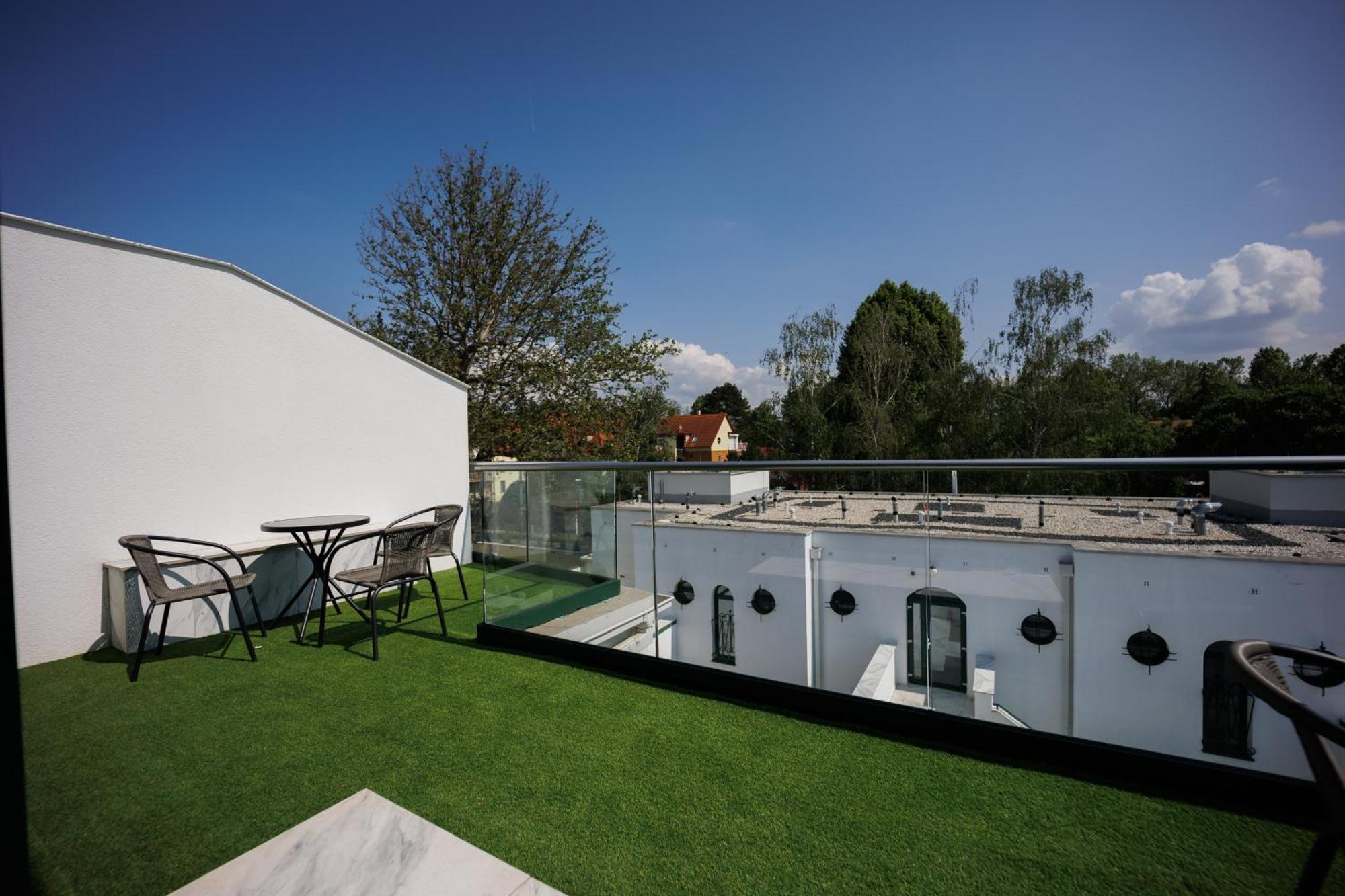 Villa Bauhaus Labi Garden Wellness Apartman Siofok Bagian luar foto