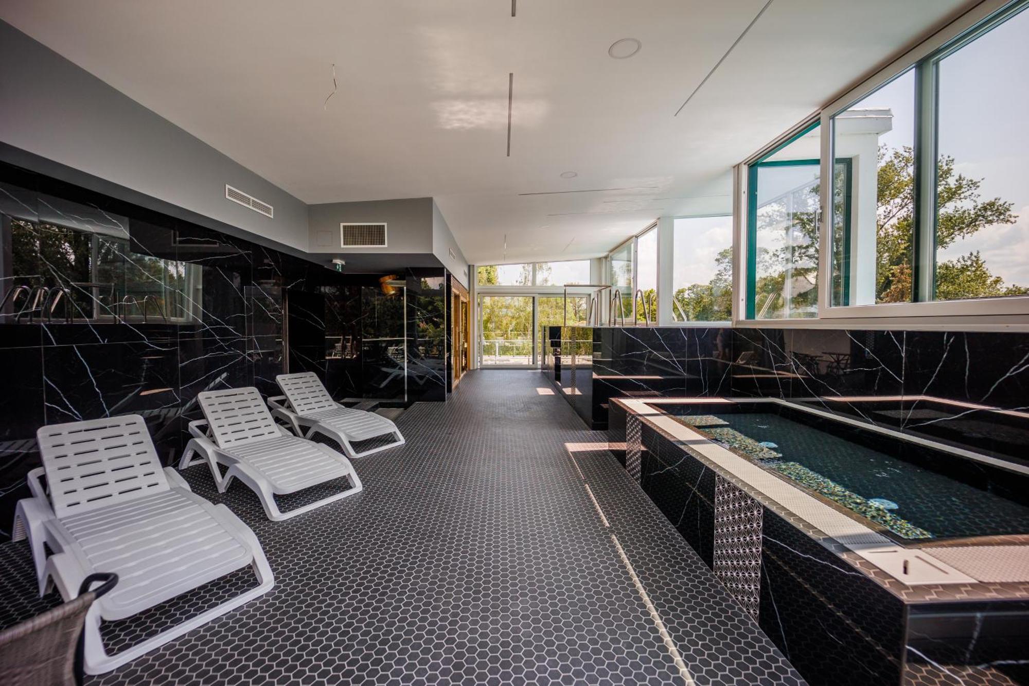 Villa Bauhaus Labi Garden Wellness Apartman Siofok Bagian luar foto