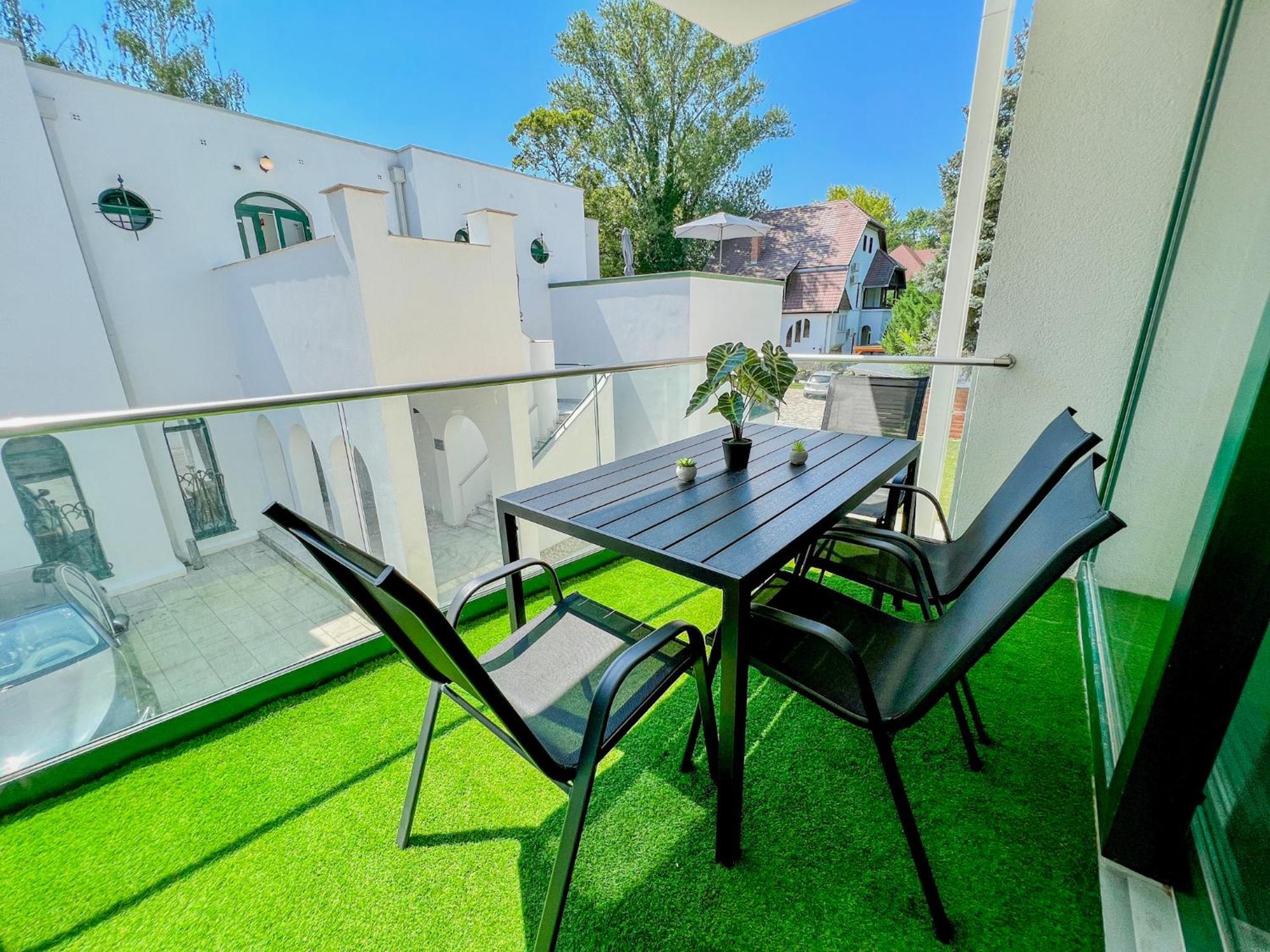 Villa Bauhaus Labi Garden Wellness Apartman Siofok Bagian luar foto